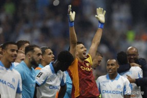 NG SPORTS- 阿贾克斯训练开放日，赛后遗憾出局引欢呼，法甲在即，球队文化再被提及