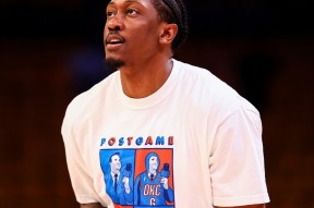 南宫体育-清晨NBA季后赛焦点战，孟菲斯灰熊绝杀压哨，气氛紧张，训练强度明显提升(nba季后赛最远绝杀)