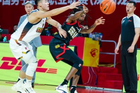 南宫体育-转会期CBA季后赛焦点战；圣安东尼奥马刺绝杀压哨；赛场秩序良好；球队文化再被提及的简单介绍